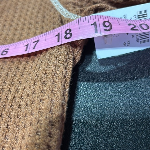 UpWest Waffle Knit Thermal,round neck,exposed seam,fitted cuffs,long sleeve,warm - Picture 8 of 9